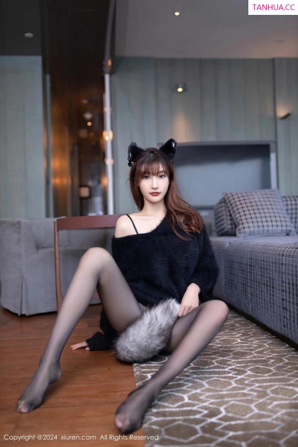陆萱萱  [XiuRen]高清写真图 2024.02.29 No.8159 陆萱萱 黑丝性感第5张图片